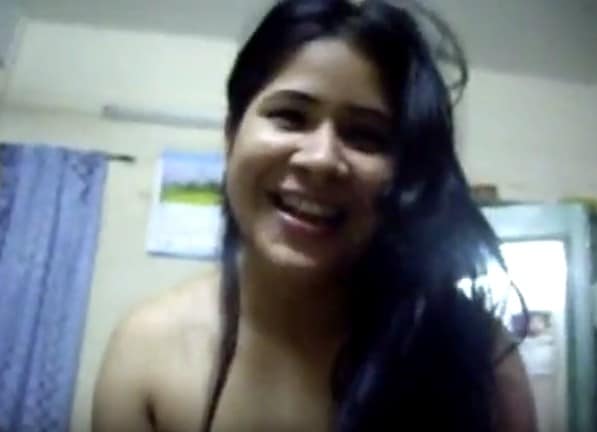 Sexy tamil Call Girl  Sucking Penis Of Customer for money