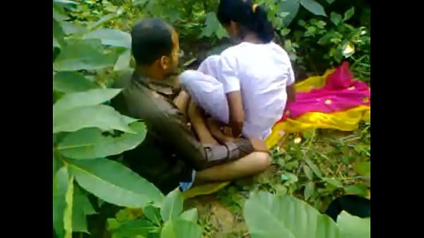 Indian school girl fucking her teacher in outdoor xnxx sex