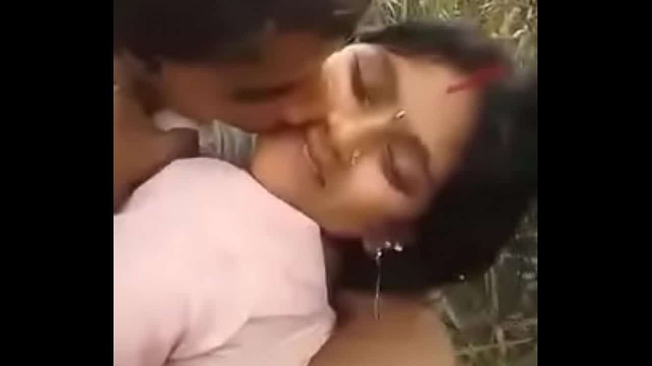 Desi Cute Bhabhi outdoor fucking with devar xnxx sex video