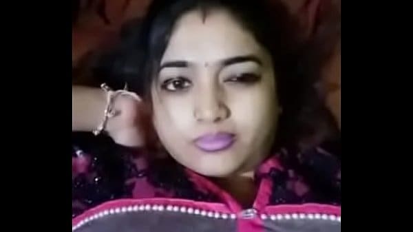 Sexy Renu Bhabhi showing her body to bf on whasapp video call