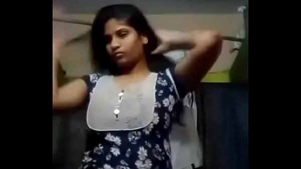 Indian Young Girl Showing Her Boobs video x