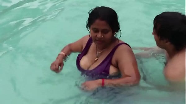 hindi porn movies hot sexy desi aunty showing assets in the pool